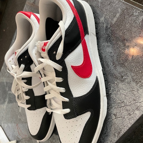 Nike Dunk low black white red
